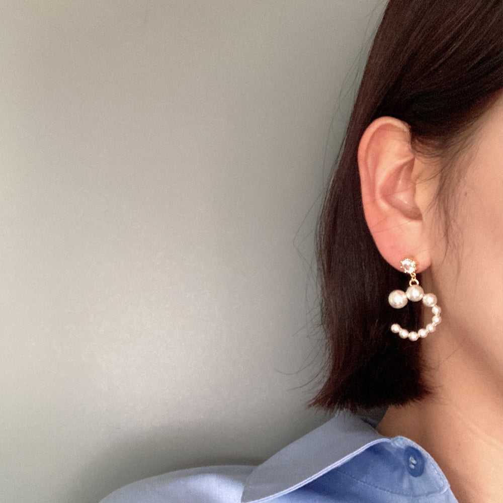 Asymmetric pearl drop earrings E0022
