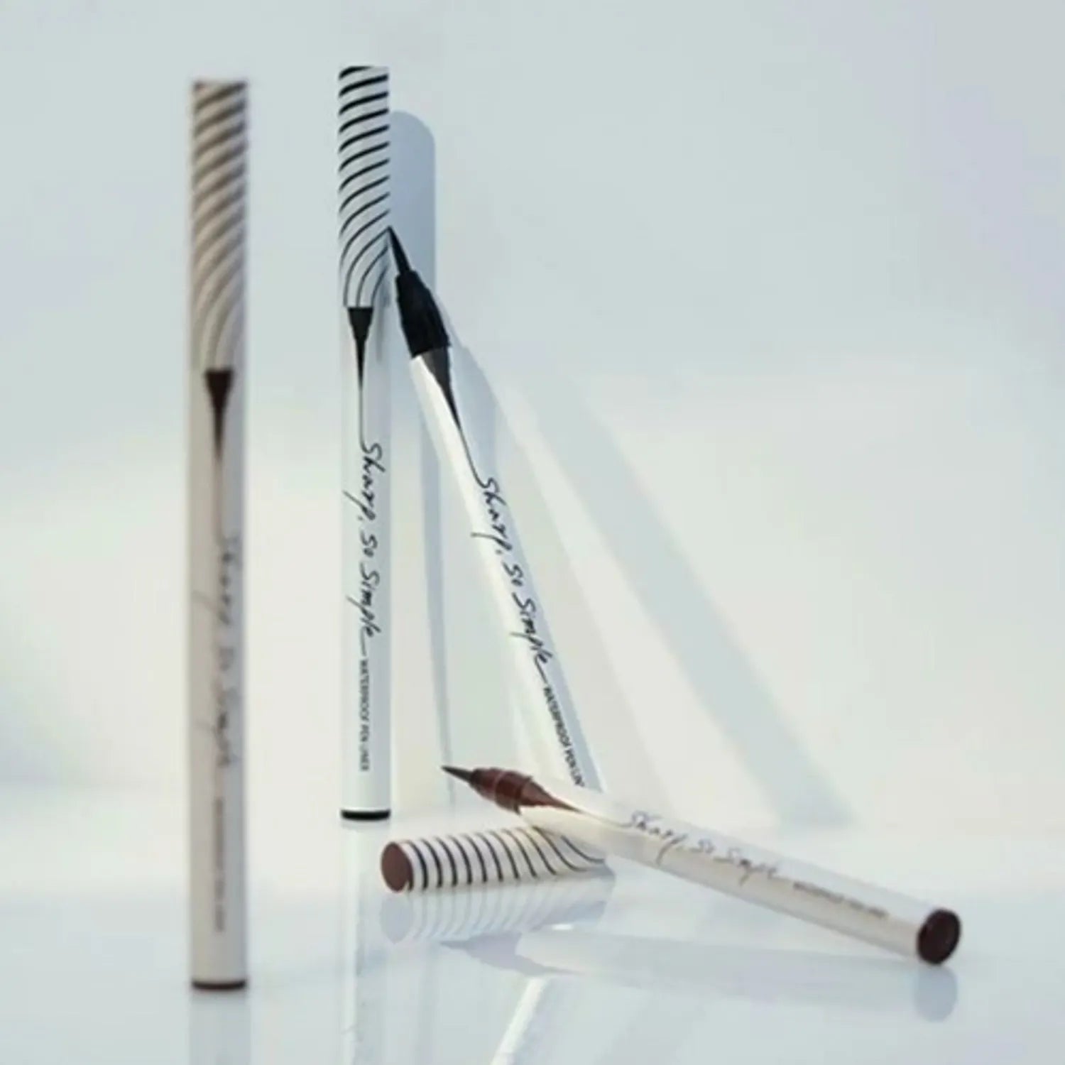 CLIO Sharp, so simple , Waterproof Pen Liner